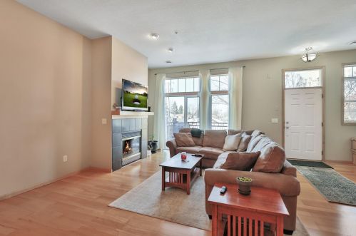 1586 Juno Ave, Saint Paul, MN 55116-1587
