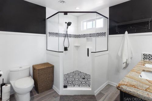 2905 Linda Dr, Oceanside CA  92056-4352 exterior