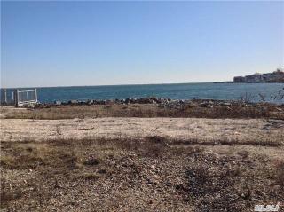 4 Beach Rd, East Massapequa, NY 11758-6613