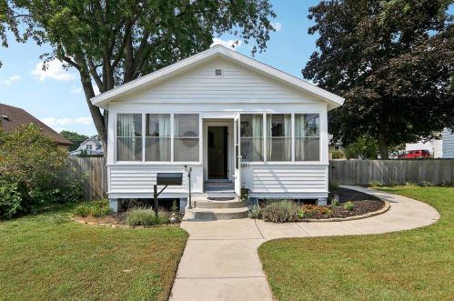 321 Carroll St, Portage WI  53901-1803 exterior
