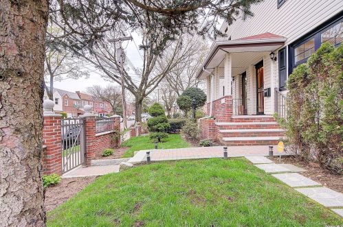 222-08 135th Ave, Jamaica, NY 11413-3117