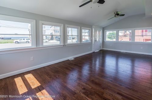 310 Ceylon Ave, Pelican Island, NJ 08751-2207