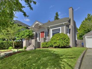 2836 33rd Ave, Seattle, WA 98144-6114