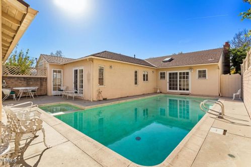 1350 Cleveland Rd, Glendale, CA 91202-2037