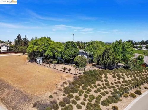 486 Quail Glen Dr, Oakley CA  94561-3942 exterior