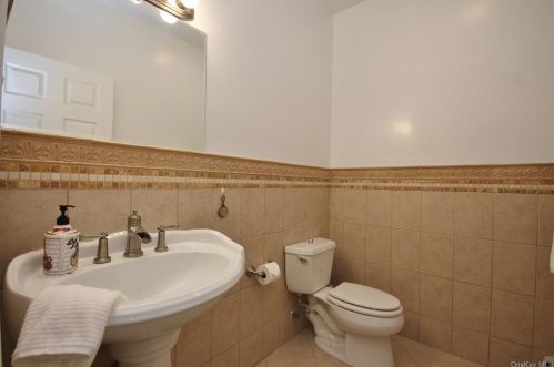 1774 Pleasantville Rd, Briarcliff NY  10510-1116 exterior