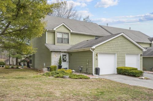 56 Jonathan Dr, Mahopac, NY 10541-2207
