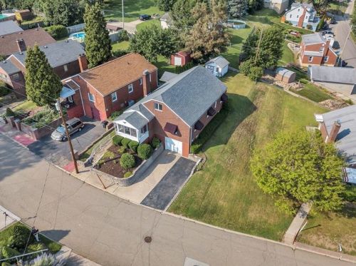 155 Warren Dr, New Kensington PA  15068-5240 exterior