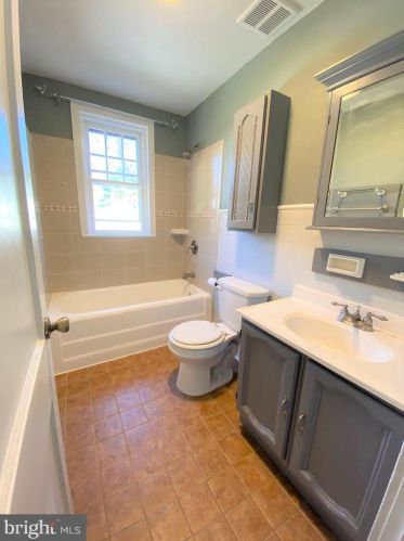 2886 Quakerbridge Rd, Trenton NJ  08619-1642 exterior