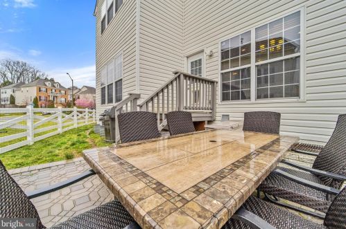 8168 Gilroy Dr, Lorton VA 22079-2936 exterior