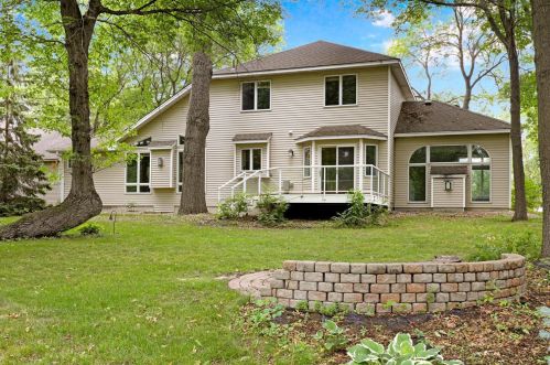8919 Stratford Xing, Minneapolis, MN 55443-3852