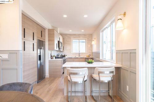 1049 61 St, Oakland CA 94608-2355 exterior