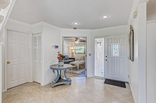 517 Prestwick Cir, West Palm Beach, FL 33418-8420
