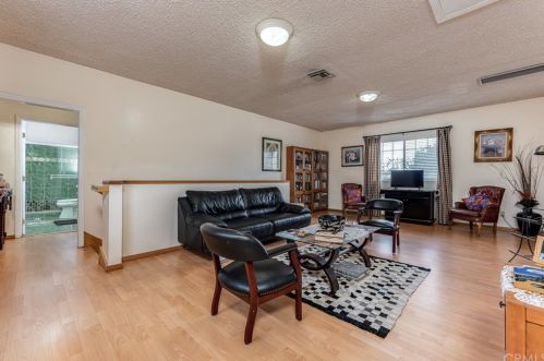 12070 Morning Ave, Downey CA  90242-2324 exterior