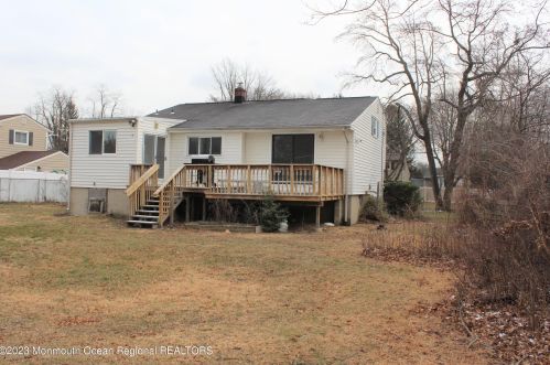 6 Hialeah Ave, Middletown NJ  07748-1049 exterior