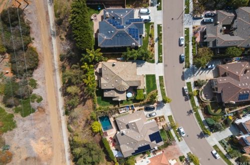 7463 Circulo Sequoia, Carlsbad CA 92009-8467 exterior