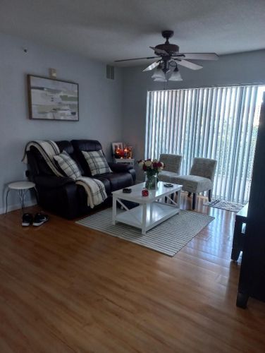 301 Palm Dr, Fort Pierce, FL 34986-1952
