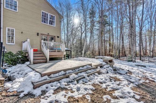 40 Ledgeview Dr, Rochester, NH 03839-5619