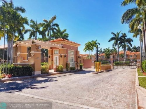 704 106th Ave, Hollywood FL  33025-6911 exterior