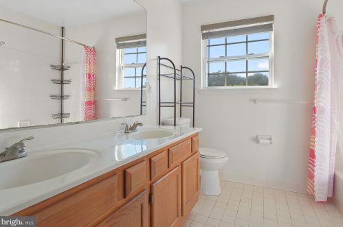 5762 Ralston Ct, Woodbridge VA  22193-3761 exterior