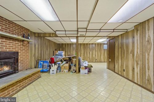 2206 Youngs Dr, Haymarket VA  20169-1534 exterior