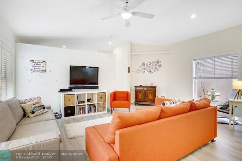 18242 21st St, Hollywood FL  33029-3707 exterior