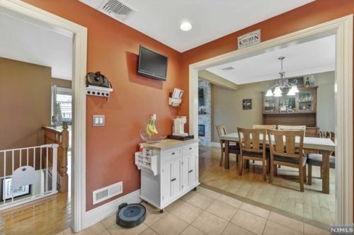 94 Yawpo Ave, Oakland NJ  07436-2718 exterior