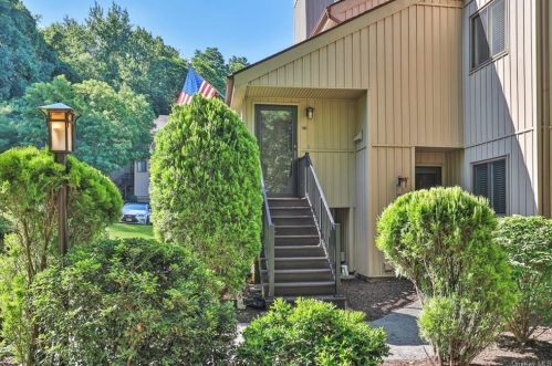 11 Nicole Cir, Crotonville, NY 10562-1942