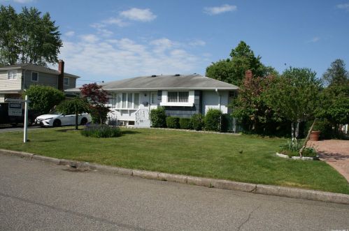 36 11th St, Deer Park, NY 11729-4010