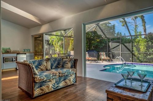 425 Countryside Dr, Naples FL  34104-6723 exterior