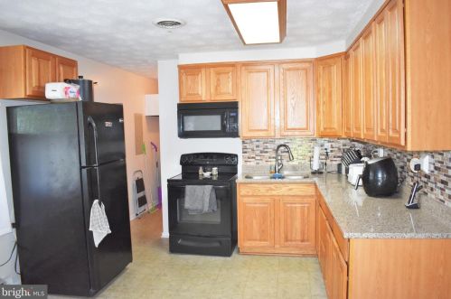 557 Ash St, Strasburg VA  22657-2027 exterior