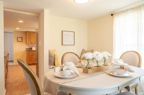 10 Beech St, Danbury CT  06810-5719 exterior