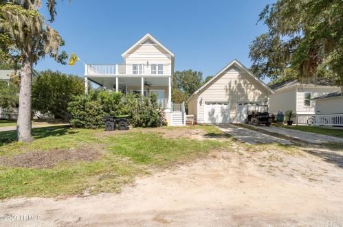 37 Brisbane Dr, Beaufort SC  29902-5718 exterior