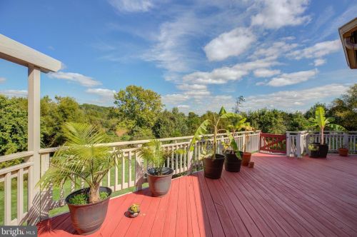 20405 Crimson Pl, Leesburg VA 20175-6362 exterior