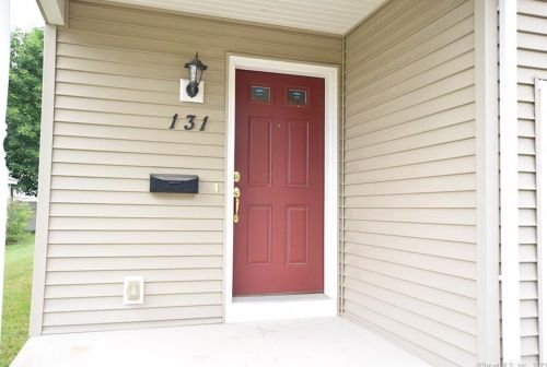 131 Woodland St, Manchester CT  06042-3014 exterior