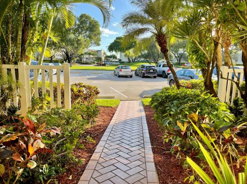 7185 Huntington Ln, Delray Beach, FL 33446-2514