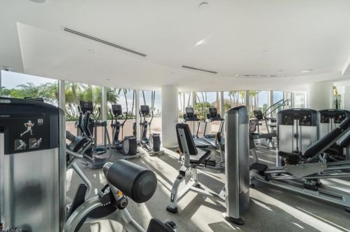 8231 Bay Colony Dr, Naples FL  34108-7756 exterior