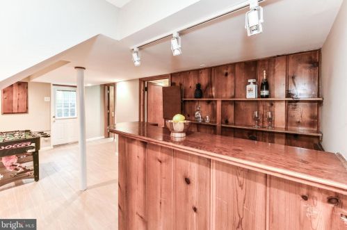 3027 Crane Dr, Falls Church VA  22042-3004 exterior