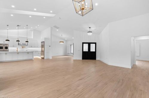 806 Knoll Wood Ct, Naples, FL 34108-8230