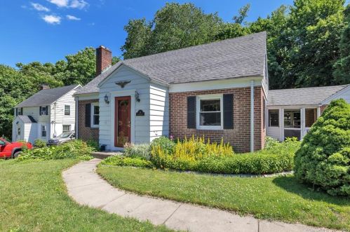 26 Chatfield Dr, Bridgeport, CT 06611-4110
