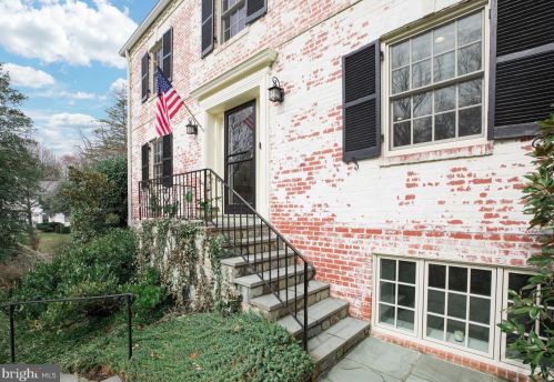 5065 Macomb St, Washington, DC 20016-2674