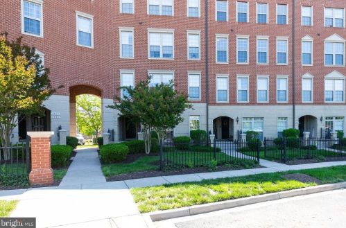 7995 Crescent Park Dr, Gainesville, VA 20155-1565