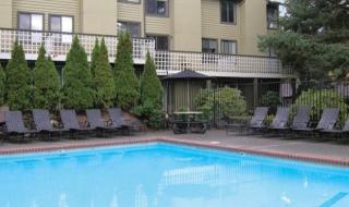 15325 Redmond Way, Redmond WA  98052-4264 exterior