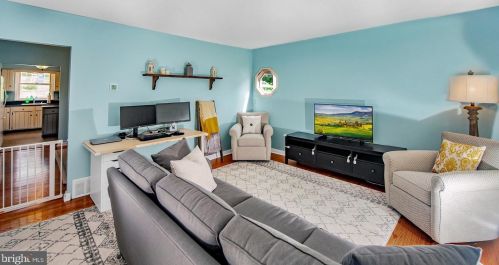 136 Green Hill Rd, Norristown PA  19406-2026 exterior