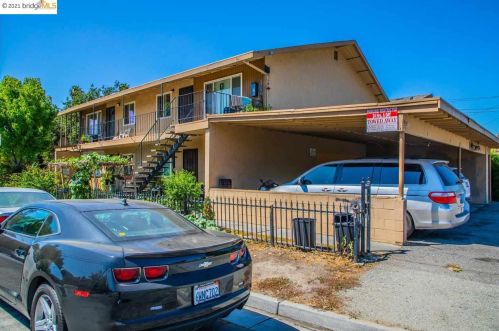 781 Farm Dr, San Jose, CA 95136-1016