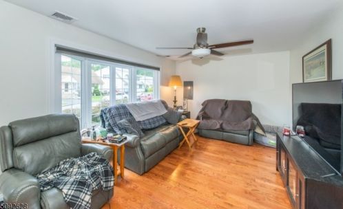 26 Riverview Cir, West Paterson, NJ 07424-1250