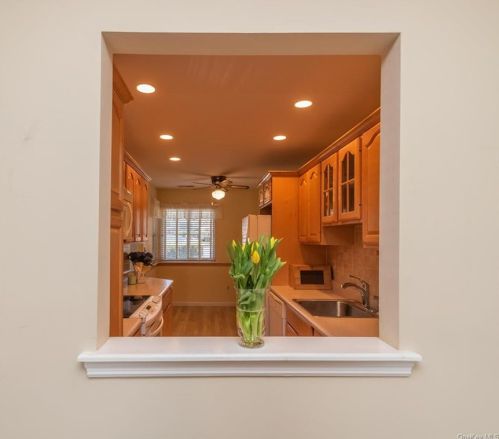 9 Magnolia Ln, Warwick NY  10990-3850 exterior