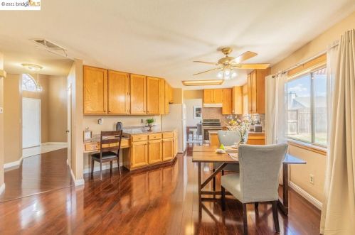 941 Stonegate Cir, Oakley, CA 94561-3061