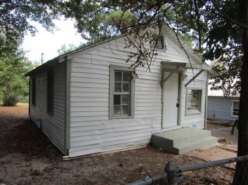 511 Julia St, Huntsville, TX 77320-3258
