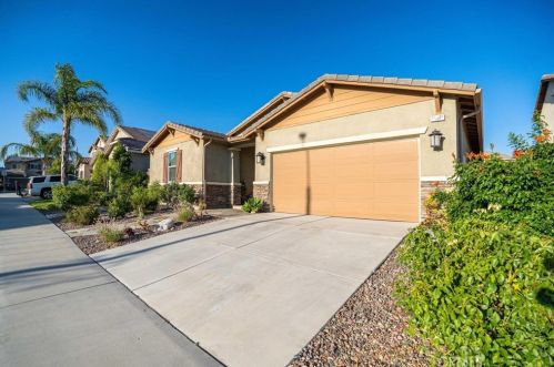 29586 Rawlings Way, Lake Elsinore CA  92530-4684 exterior